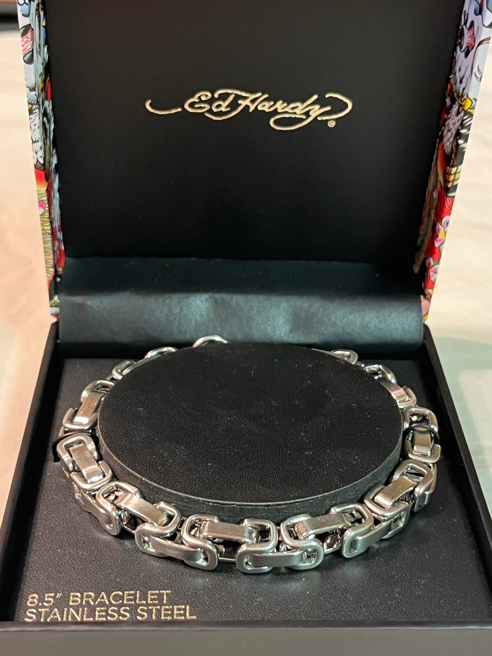 New Ed Hardy Silver Stainless Steel Chain Bracelet
Original box
8.5”
New